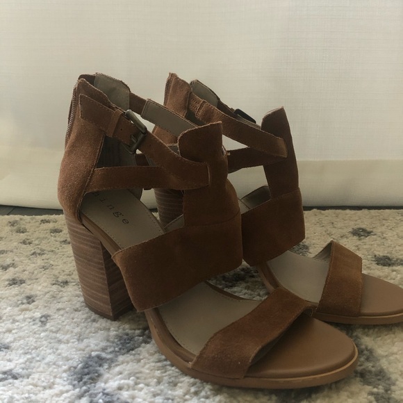 Hinge ‘Cora’ block heel sandal - Picture 3 of 8